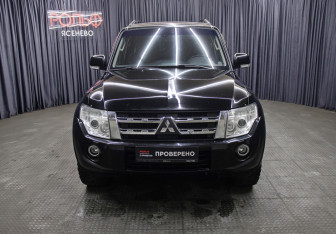 Подержанный автомобиль Mitsubishi Pajero 2012 года (2 фото)