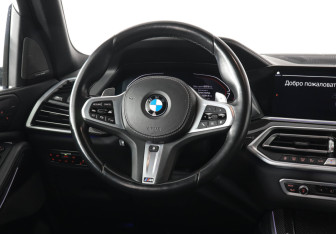 Подержанный автомобиль BMW X5 2020 года (15 фото)