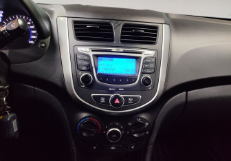 Подержанный автомобиль Hyundai Solaris Sedan 2012 года (17 фото)