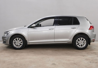 Подержанный автомобиль Volkswagen Golf Hatchback 2012 года (8 фото)