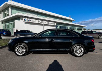 Подержанный автомобиль Audi A4 Sedan 2019 года (8 фото)