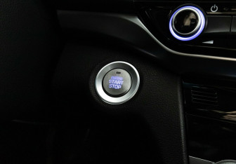 Подержанный автомобиль Hyundai Elantra Sedan 2019 года (16 фото)