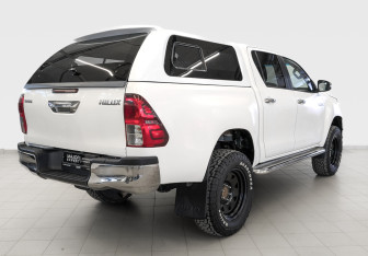 Подержанный автомобиль Toyota Hilux 2016 года (5 фото)