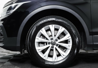 Подержанный автомобиль Volkswagen Tiguan 2021 года (7 фото)