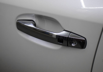 Подержанный автомобиль Toyota Land Cruiser Suv 2015 года (26 фото)