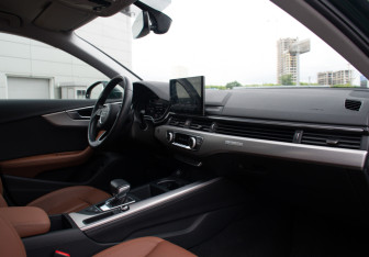 Подержанный автомобиль Audi A4 Sedan 2021 года (12 фото)