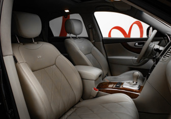 Подержанный автомобиль Infiniti FX 2013 года (31 фото)