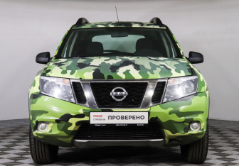 Подержанный автомобиль Nissan Terrano 2015 года (2 фото)