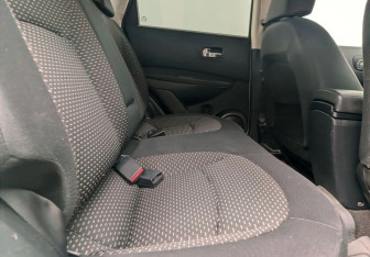 Подержанный автомобиль Nissan Qashqai 2008 года (11 фото)