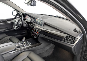 Подержанный автомобиль BMW X5 2017 года (11 фото)