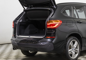 Подержанный автомобиль BMW X1 2018 года (20 фото)
