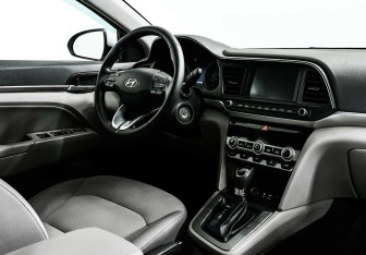Подержанный автомобиль Hyundai Elantra Sedan 2020 года (8 фото)