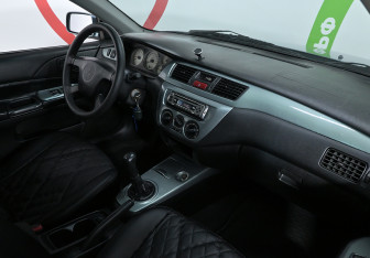 Подержанный автомобиль Mitsubishi Lancer Sedan 2005 года (9 фото)