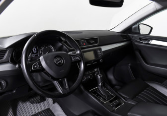Подержанный автомобиль Skoda Superb Liftback 2016 года (24 фото)