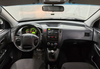 Подержанный автомобиль Hyundai Tucson 2008 года (12 фото)