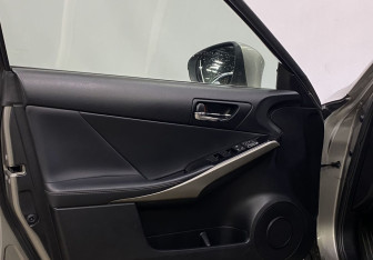 Подержанный автомобиль Lexus IS Sedan 2013 года (16 фото)
