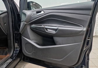 Подержанный автомобиль Ford Kuga 2017 года (24 фото)