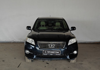 Подержанный автомобиль Toyota RAV4 2010 года (2 фото)