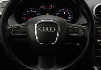 Подержанный автомобиль Audi A3 Hatchback 2009 года (10 фото)