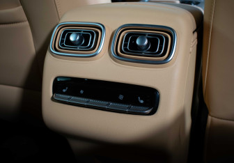 Подержанный автомобиль Jaecoo J8 2024 года (15 фото)