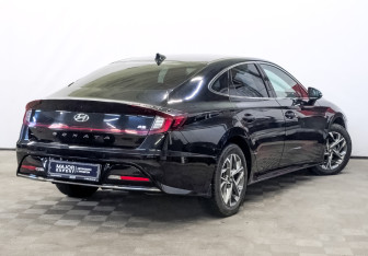 Подержанный автомобиль Hyundai Sonata 2022 года (5 фото)
