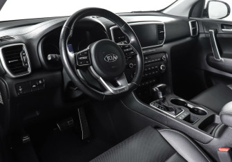 Подержанный автомобиль Kia Sportage 2019 года (11 фото)