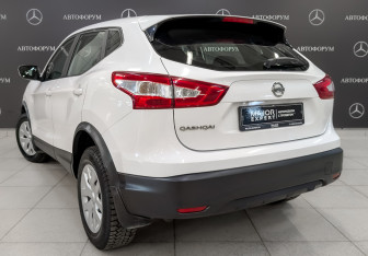 Подержанный автомобиль Nissan Qashqai 2015 года (7 фото)