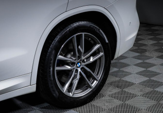 Подержанный автомобиль BMW X3 2018 года (15 фото)