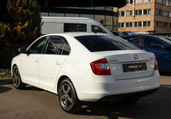 Подержанный автомобиль Skoda Rapid Liftback 2016 года (5 фото)