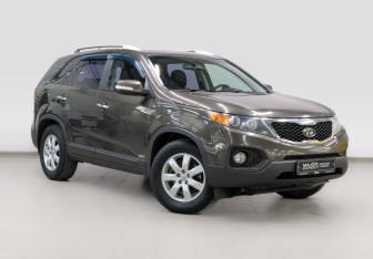 Подержанный автомобиль Kia Sorento 2011 года (3 фото)