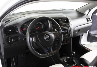 Подержанный автомобиль Volkswagen Polo Sedan 2017 года (9 фото)