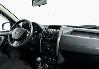 Подержанный автомобиль Renault Duster 2018 года (5 фото)