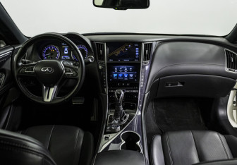 Подержанный автомобиль Infiniti Q60 Coupe 2017 года (12 фото)