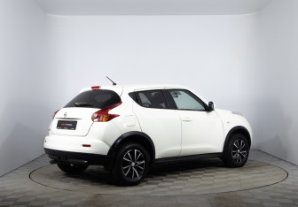 Подержанный автомобиль Nissan Juke 2013 года (5 фото)