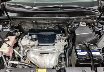 Подержанный автомобиль Toyota RAV4 2015 года (9 фото)