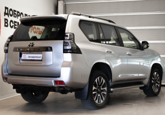 Подержанный автомобиль Toyota Land Cruiser Prado 2021 года (4 фото)