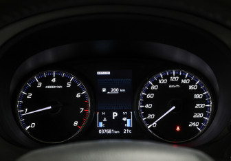 Подержанный автомобиль Mitsubishi Outlander 2019 года (13 фото)