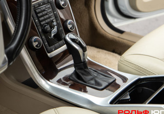Подержанный автомобиль Volvo XC70 2014 года (14 фото)