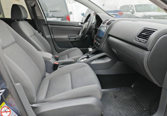 Подержанный автомобиль Volkswagen Golf Hatchback 2008 года (9 фото)