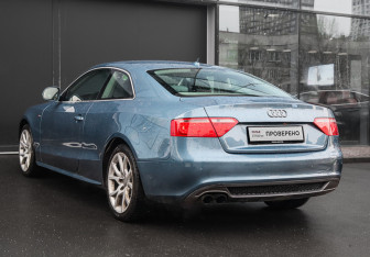 Подержанный автомобиль Audi A5 Coupe 2009 года (6 фото)