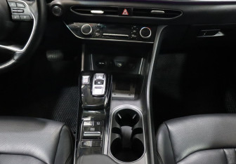 Подержанный автомобиль Hyundai Sonata 2020 года (18 фото)