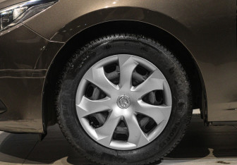 Подержанный автомобиль Mazda 3 Sedan 2014 года (17 фото)