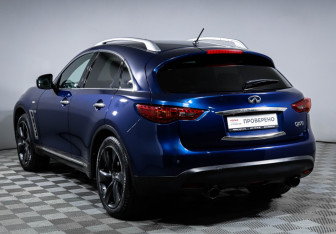 Подержанный автомобиль Infiniti QX70 2014 года (7 фото)