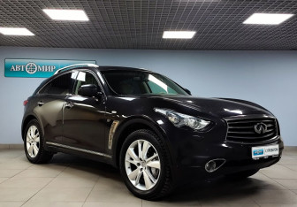 Подержанный автомобиль Infiniti QX70 2015 года (3 фото)