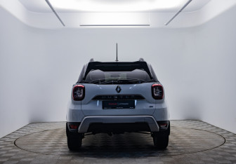 Подержанный автомобиль Renault Duster 2021 года (6 фото)