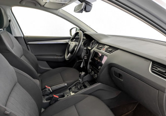 Подержанный автомобиль Skoda Octavia Liftback 2017 года (11 фото)