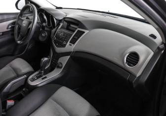 Подержанный автомобиль Chevrolet Cruze Sedan 2011 года (10 фото)