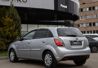Подержанный автомобиль Kia Rio Hatchback 2010 года (5 фото)