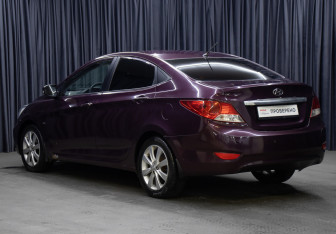 Подержанный автомобиль Hyundai Solaris Sedan 2013 года (7 фото)