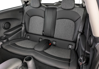 Подержанный автомобиль MINI Hatch 2020 года (18 фото)